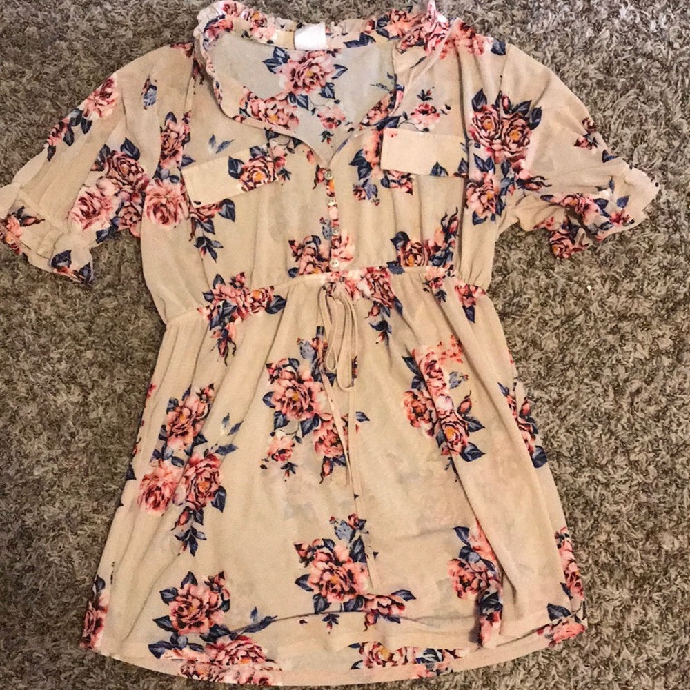 Adorable maternity top